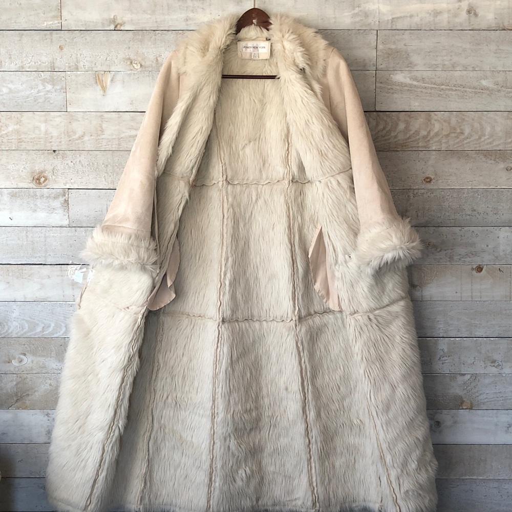 Jones New York full length faux fur coat - Picture 11 of 15